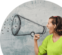 Frau mit Megaphone